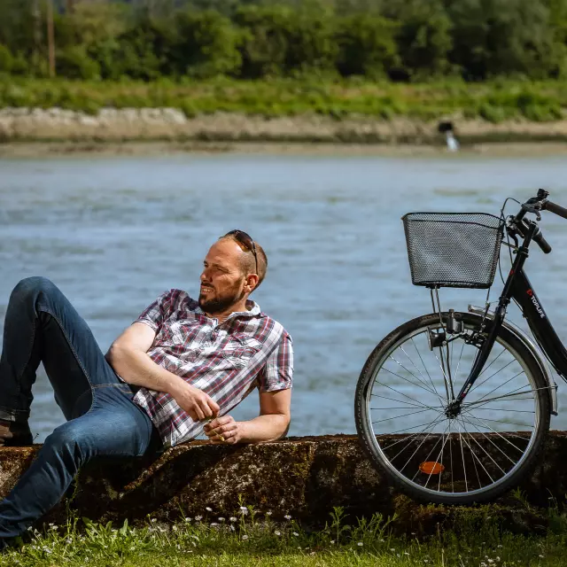 Edge of the Seine. Villequier.