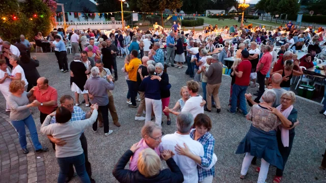 Petitville Guinguette Sommer 2016 Normandie 1sma H.zangl
