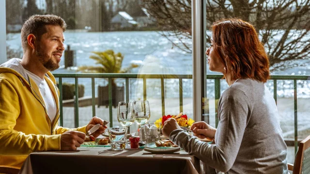 Rives En Seine April 2018 Caudebec En Caux Restaurant Le Normandie Vue Seine Logis De France Lokale Produkte Drone Press