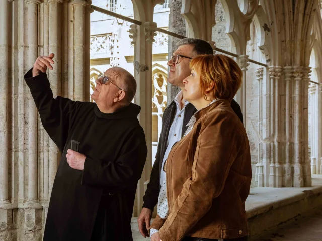 Rives En Seine April 2018 Week End 76 Paare Urlaub Normandie Besuch Abtei Mit Mönch Religiöse Gebäude Drone Press