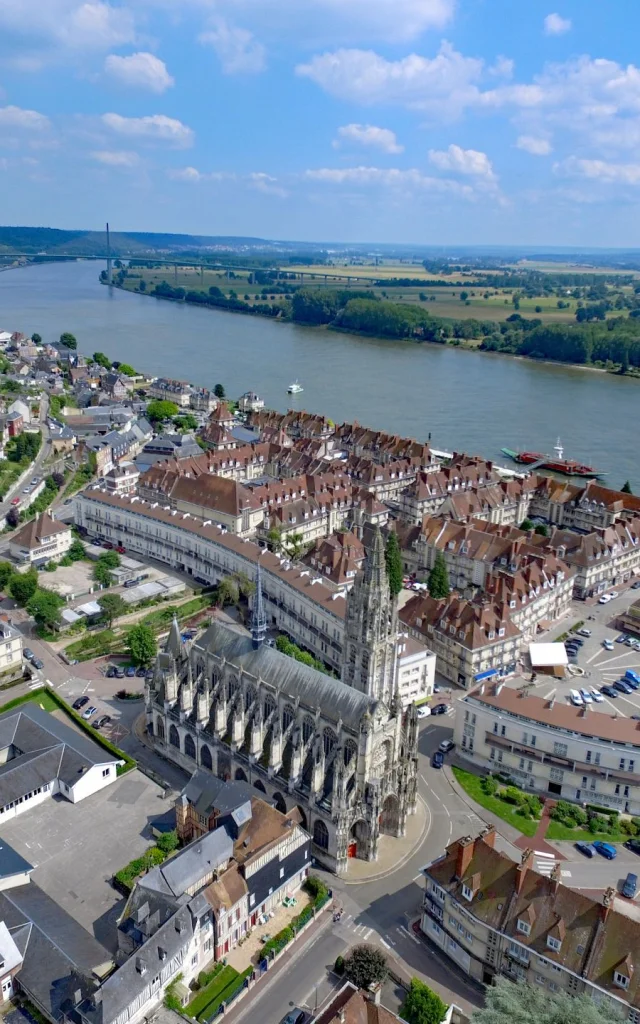 Rives En Seine Juli 2016 Eglise Notre Dame De Caudebec En Caux Architecture Bord De Seine Jf Drone N Caux