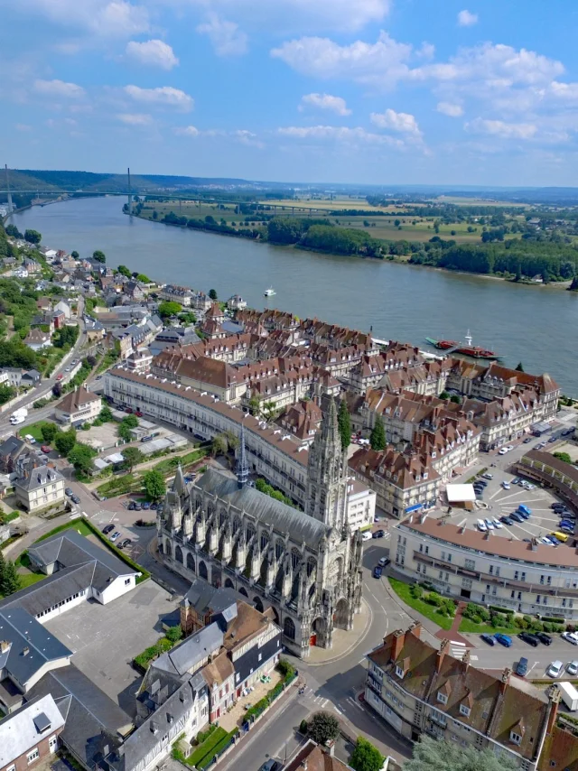 Rives En Seine Juli 2016 Eglise Notre Dame De Caudebec En Caux Architecture Bord De Seine Jf Drone N Caux