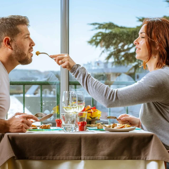Rive En Seine Frühling 2020 Restaurant Normandie In Verliebt Romantisch Drone Press