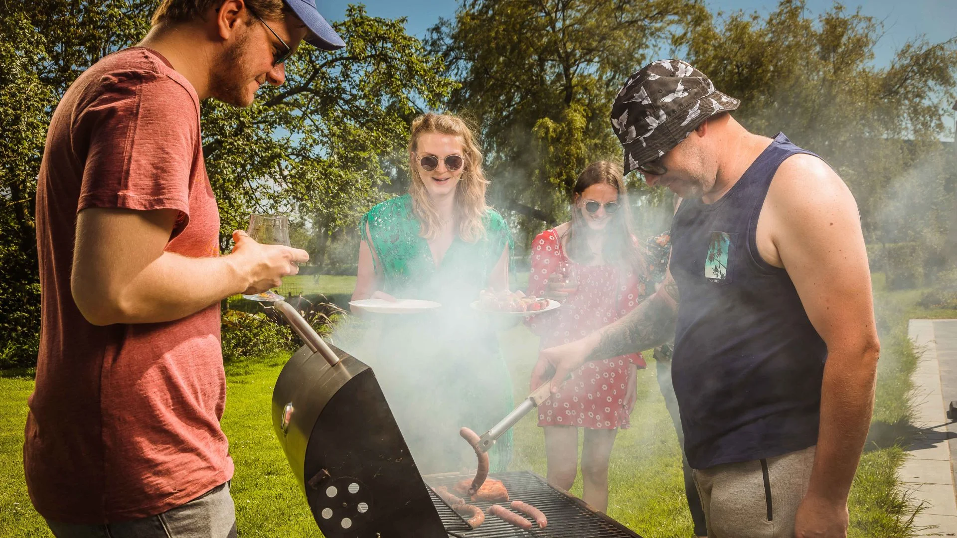 Weekend met vrienden. Barbecue bij La Godène. Fermes des trois Fermes Bennetot. Bennetot.