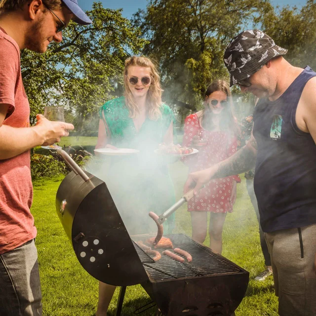 Weekend met vrienden. Barbecue bij La Godène. Fermes des trois Fermes Bennetot. Bennetot.